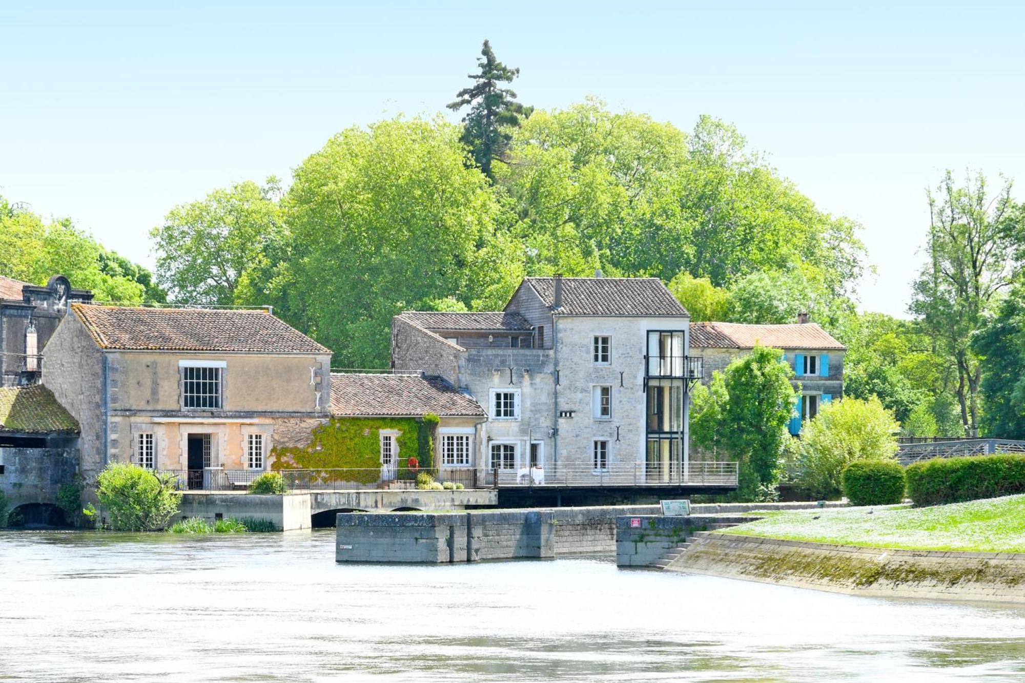 Quai 3 Loft Moderne Et Lumineux Les Pieds Dans L'Eau Apartman Jarnac Kültér fotó