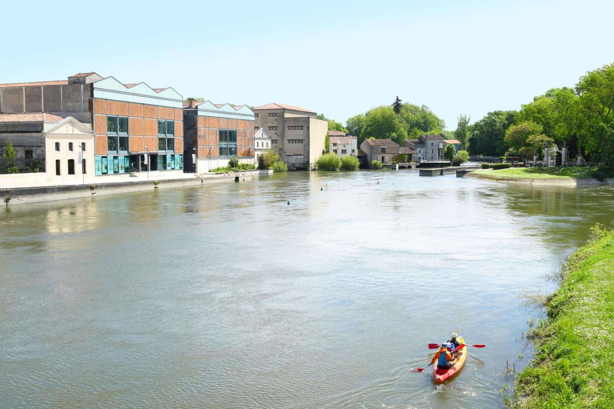 Quai 3 Loft Moderne Et Lumineux Les Pieds Dans L'Eau Apartman Jarnac Kültér fotó