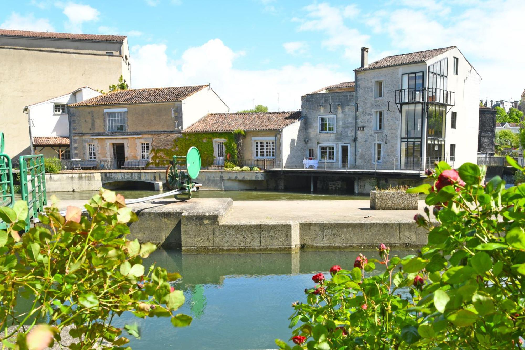 Quai 3 Loft Moderne Et Lumineux Les Pieds Dans L'Eau Apartman Jarnac Kültér fotó